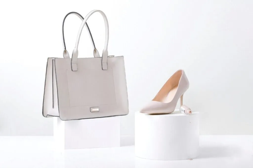 Autoridades en Miami detuvieron a una pareja por vender mercancía falsificada en redes sociales dentro de la economía digital