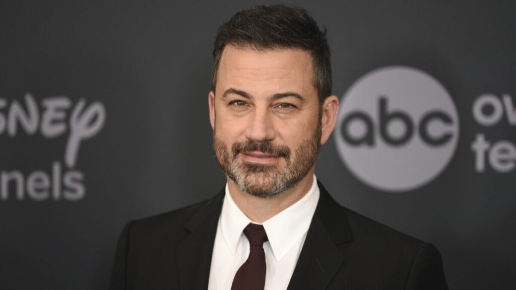 Vista de un set televisivo en Estados Unidos representando el caso Kimmel y el debate sobre la FCC y la libertad de expresión