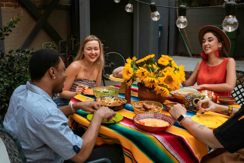 Empresarios latinos en Miami mostrando cómo la cultura hispana impulsa negocios e innovación en Florida