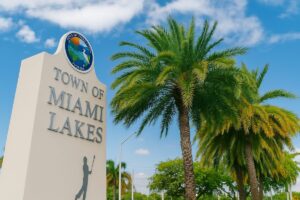 Alza de impuestos en Miami Lakes con tope de 2.6372 mills y audiencias en septiembre para sostener servicios y proteger hogares