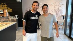Panadero argentino en Miami horneando medialunas artesanales que han conquistado a Lionel Messi y al público local