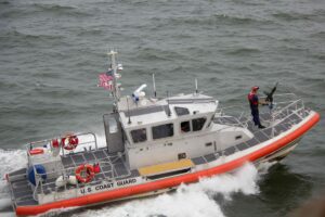 Guardia Costera intercepta barco con 13 migrantes en Miami reforzando seguridad marítima en el sur de Florida