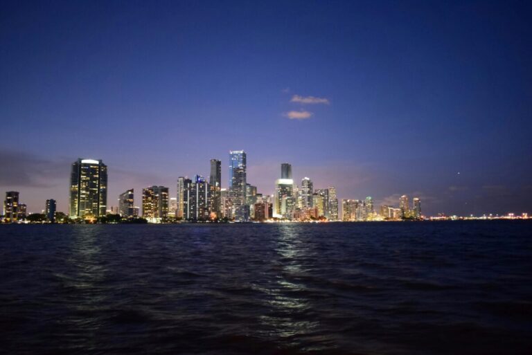 Vista panorámica de Miami con estadios y escenarios deportivos que refuerzan su posición como destino deportivo global