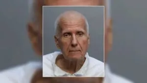 Vista de un edificio residencial en Miami Beach vinculado a un ataque captado en video que reabre debate sobre seguridad urbana