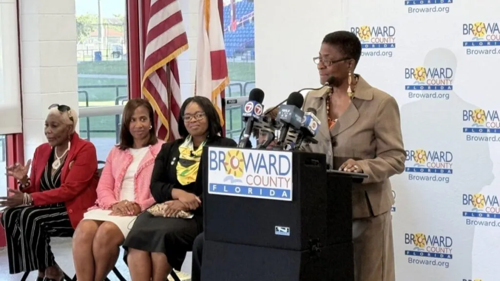 Líderes de Broward recolectan donaciones para Jamaica tras el huracán Melissa, en un evento comunitario en Lauderhill.