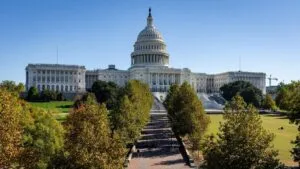 Cierre de gobierno en EE UU con museos cerrados y presión por subsidios del Obamacare