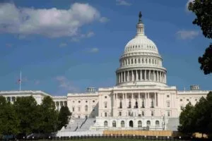 Residentes del sur de Florida enfrentan impacto del cierre del gobierno en pagos, turismo y negocios locales.