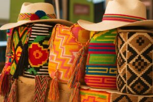 Mujeres artesanas colombianas presentan su memoria artesanal en Miami como ejemplo de economía creativa e identidad cultural