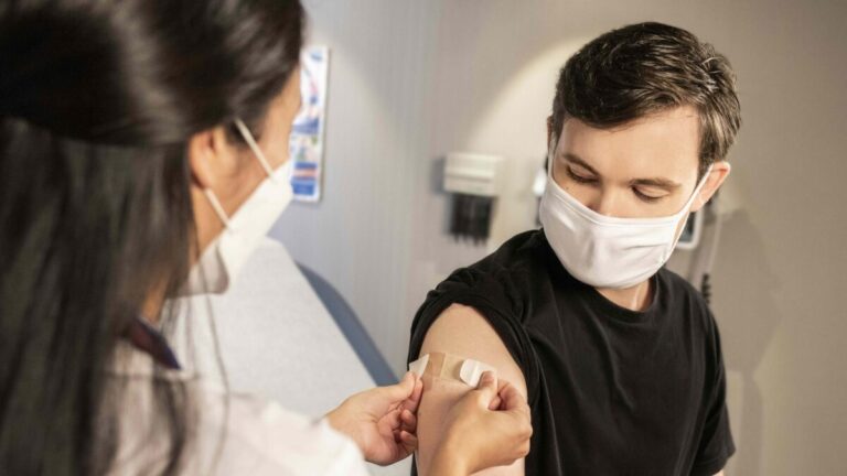 Representación conceptual de la fragilidad de la confianza pública en el sistema de salud de Florida ante la confusión sobre las vacunas.