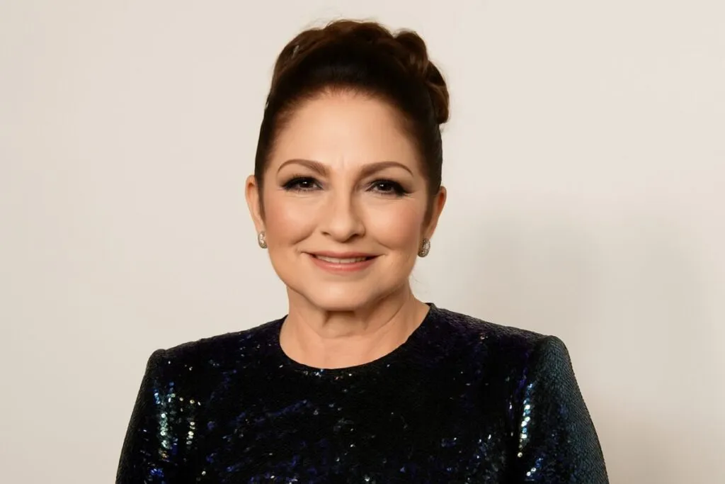 Gloria Estefan recibe homenaje con calle en Miami Beach por su legado cultural y empresarial