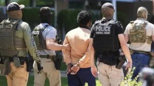 Vista exterior del centro de detención del ICE en Miami-Dade, Florida, donde murió un inmigrante bajo custodia.