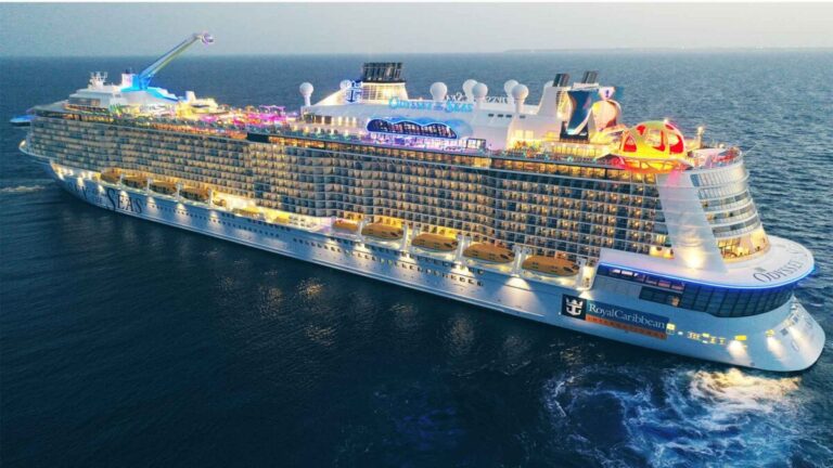 Crucero Odyssey of the Seas de Royal Caribbean en Florida tras brote de norovirus, con protocolos sanitarios activados.