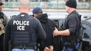 Agentes de ICE en operativo migratorio en Miami con apoyo del DHS y colaboración del programa 287(g).