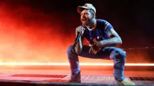 Post Malone se presenta en el Tortuga Music Festival 2026 en Fort Lauderdale, un evento dedicado a la música y la conservación marina.