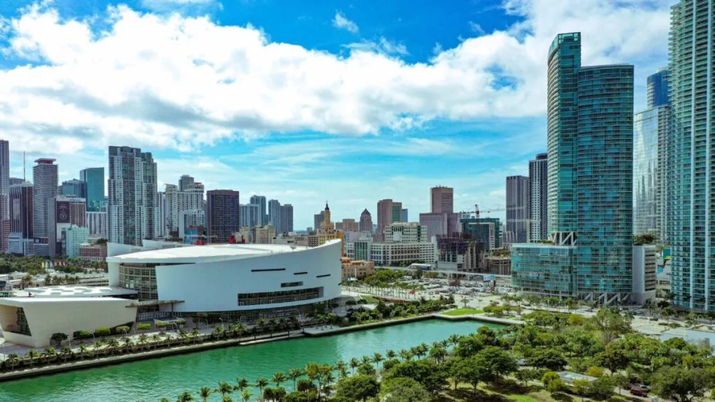 Qué hacer en Miami esta semana con Billie Eilish, The Lumineers, Alex Warren y eventos de arte, cine y gastronomía sostenible.