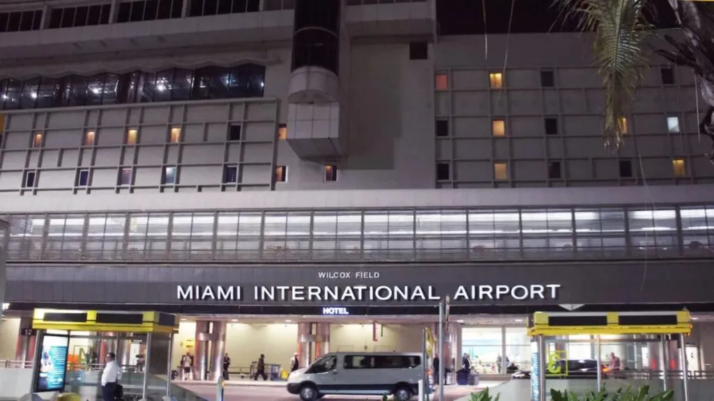 Reforma anticongestión en el Aeropuerto Internacional de Miami con inversión de 94 millones de dólares para modernizar infraestructura y movilidad aérea.