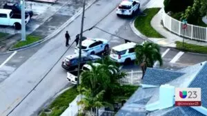 Arrestan al hermano del sospechoso muerto tras tiroteo en Miami que dejó a dos oficiales heridos.