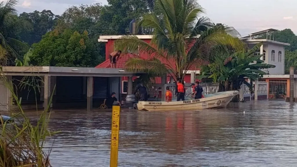 Imagen de Veracruz inundado mientras se destacan las prioridades del gasto público y los envíos de combustible a Cuba