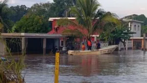 Imagen de Veracruz inundado mientras se destacan las prioridades del gasto público y los envíos de combustible a Cuba