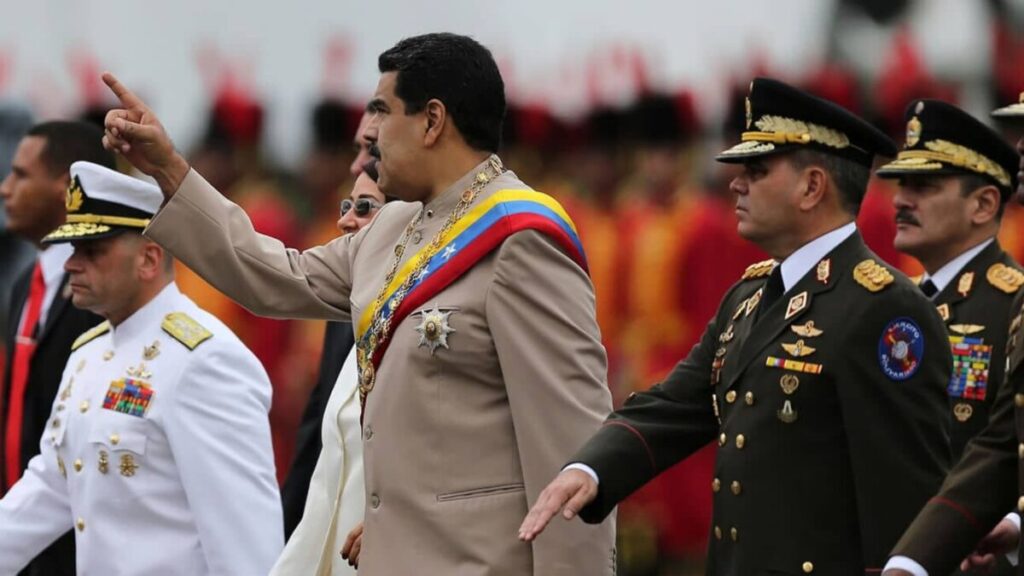 Buque militar estadounidense en el Caribe durante operaciones ligadas al Cartel de los Soles.