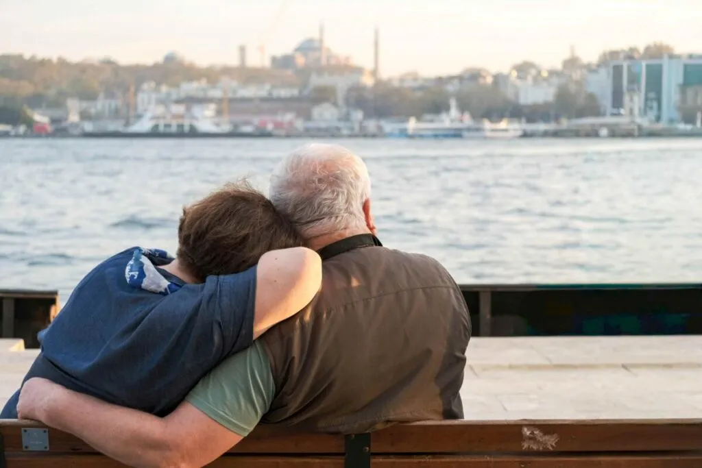 Vista aérea de Charlotte County Florida mostrando parques y canales en una zona de jubilación asequible