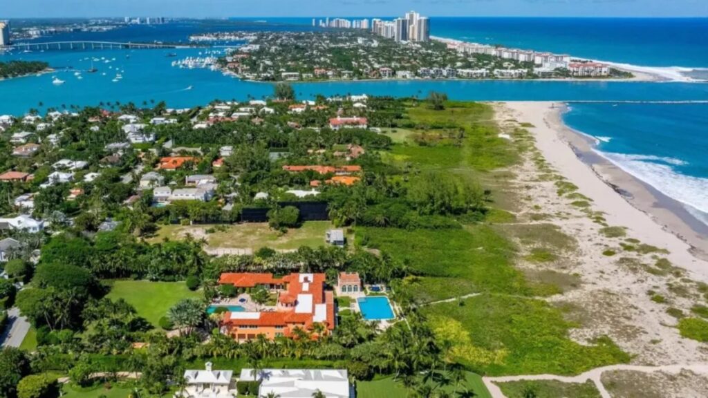 Residencia de lujo en Palm Beach con diseño mediterráneo y vista al océano