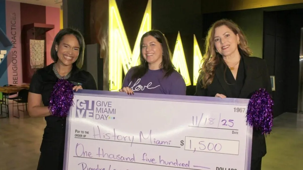 Evento de Give Miami Day con comunidad reunida celebrando récord de donaciones en Miami-Dade