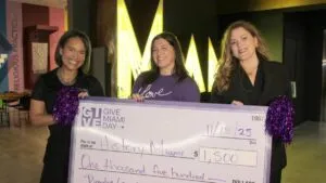 Evento de Give Miami Day con comunidad reunida celebrando récord de donaciones en Miami-Dade