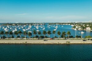 Guardia Costera revisa embarcaciones turísticas en Miami para reforzar seguridad en paseos marítimos