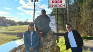 Banda Jacuzzi Boys grabando en estudio antes del diagnóstico de Gabriel Alcala