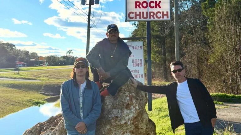 Banda Jacuzzi Boys grabando en estudio antes del diagnóstico de Gabriel Alcala