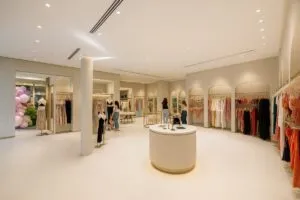 Tienda de Luli Fama en Dadeland Mall mostrando moda latina y expansión empresarial en Miami