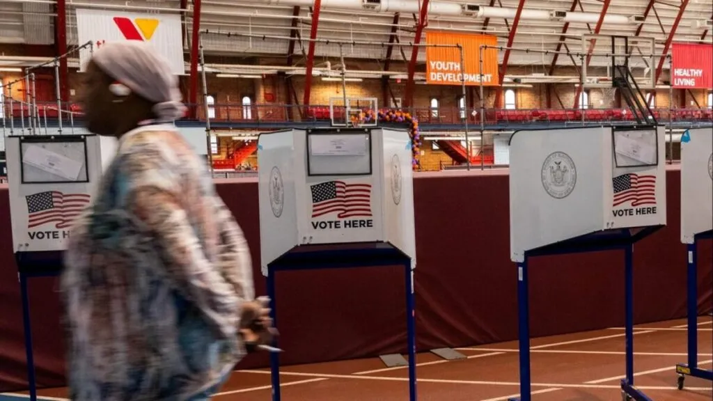 Candidatos y votantes en Miami frente a casillas, segunda vuelta Miami con baja participación y clima de controversia.