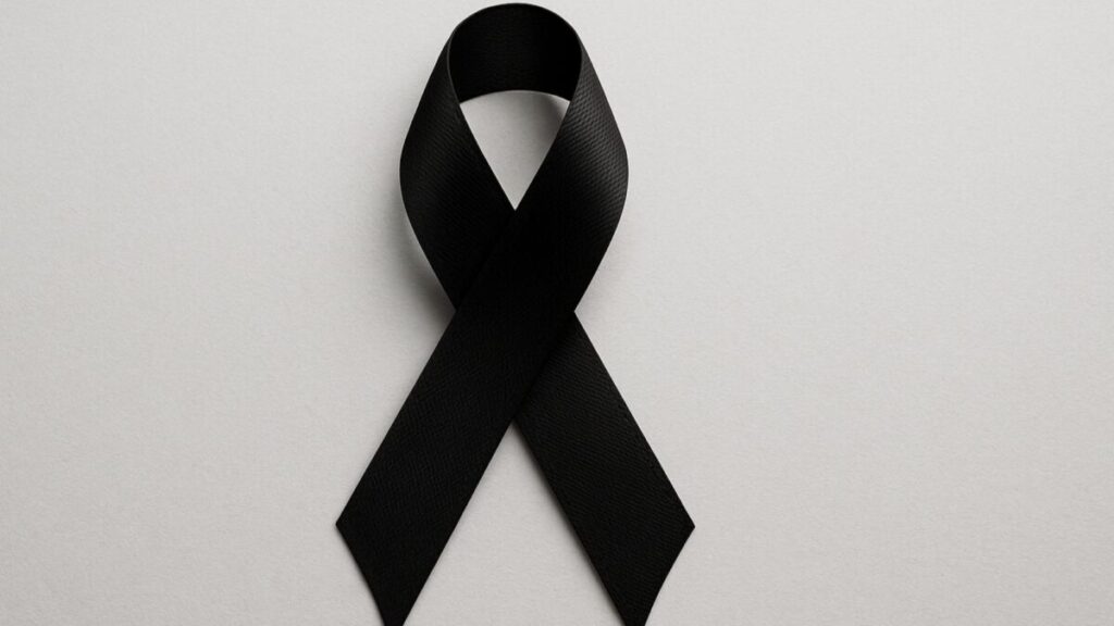 Lazo negro en señal de luto por trabajador cubano fallecido tras colapso de muro en Coconut Grove