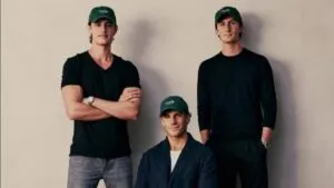 Interior moderno de Nude Miami con barra orgánica y productos saludables curados