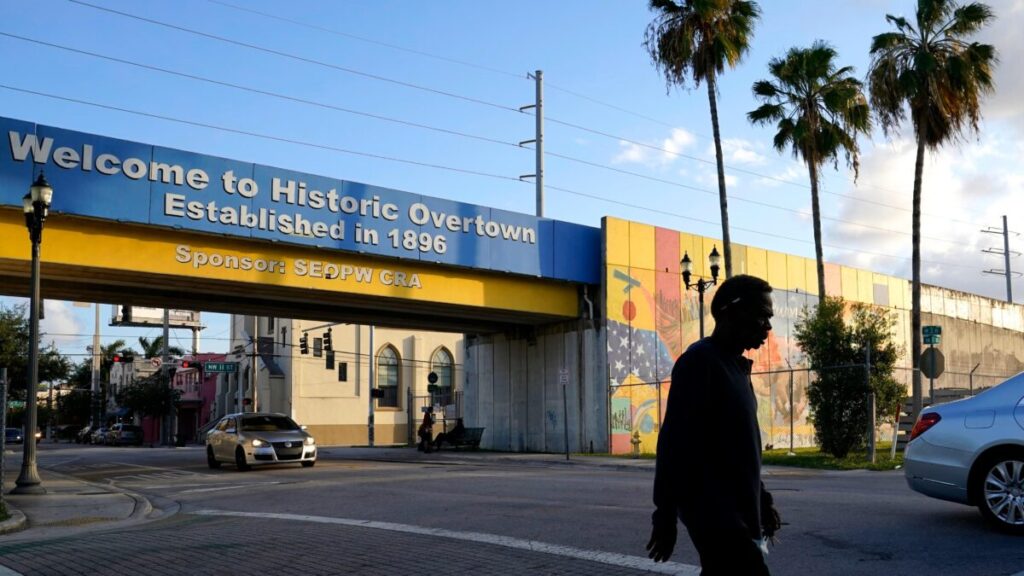 Vista de Overtown y su entorno urbano relacionada con el debate público sobre inversión comunitaria