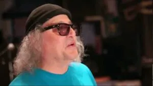 El músico Rat Bastard recibe apoyo en Miami tras un accidente que conmueve a la comunidad cultural.