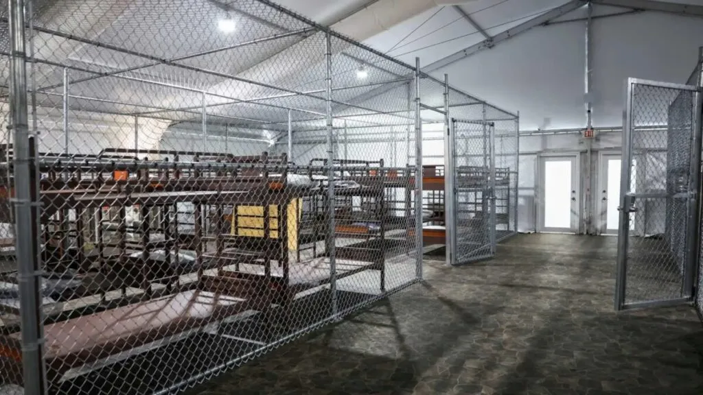 Alligator Alcatraz continúa abierto tras fallo de juez federal en Florida mientras avanzan litigios