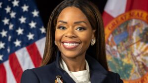 La congresista Sheila Cherfilus-McCormick enfrenta críticas tras la acusación por uso indebido de fondos FEMA