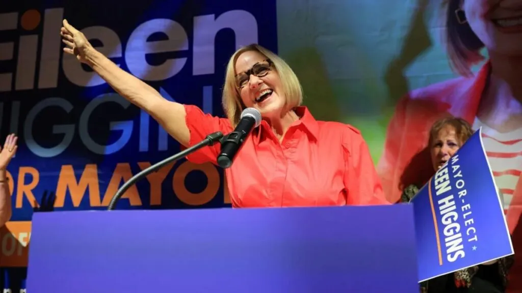 Eileen Higgins asume su cargo como alcaldesa de Miami con una agenda de eficiencia urbana