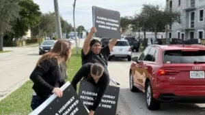 Protestas en Florida denuncian operativos de ICE y detenciones de migrantes en Lake Worth Beach