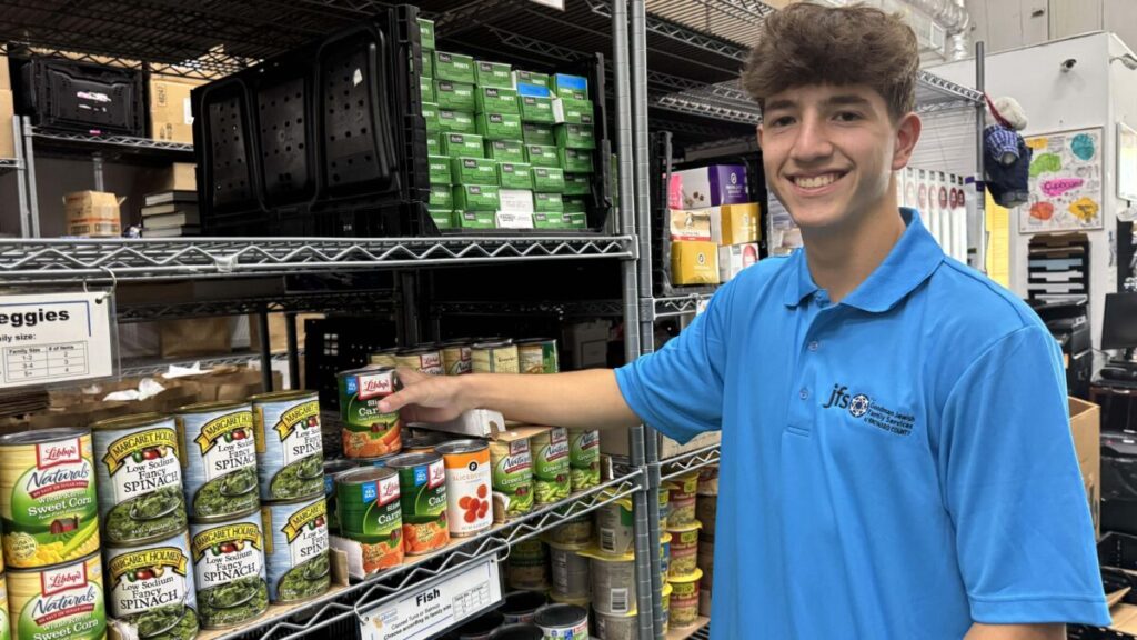 Familias de Miami participan en actividades comunitarias y programas de apoyo social