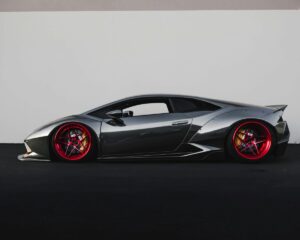 Lamborghini y Arcmanoro Niles presentan una edición artística del Revuelto en Art Basel Miami