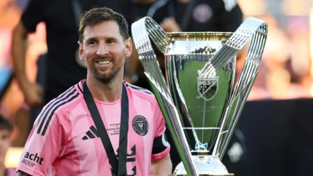 Messi levanta el ánimo del estadio en Miami tras guiar a Inter Miami a su primer título de MLS con acciones decisivas