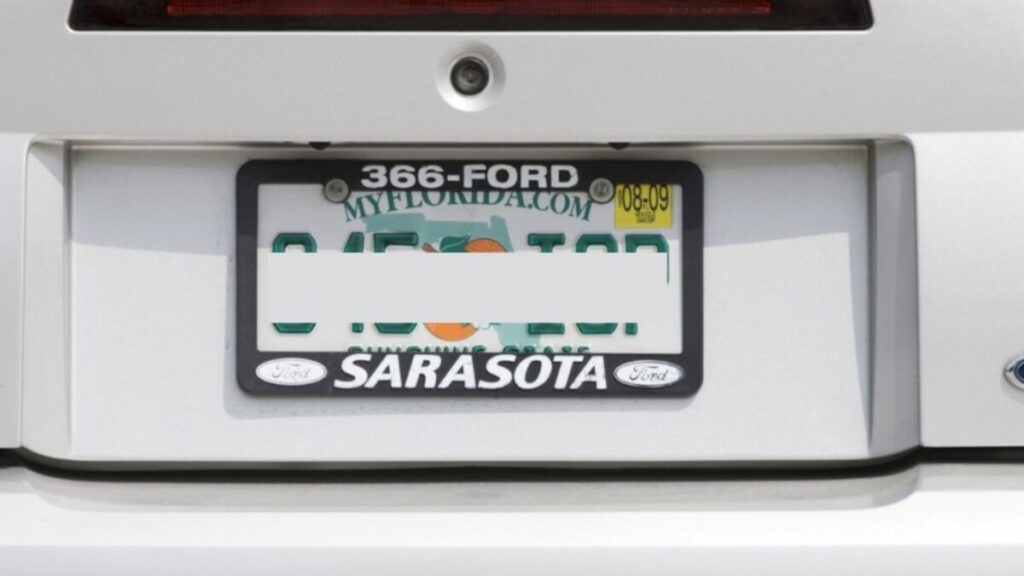 Florida aclara qué accesorios en placas son legales y cuáles pueden generar sanciones