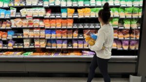Precios de alimentos elevan el gasto de la cena navideña en Florida y obligan a familias a ajustar presupuestos