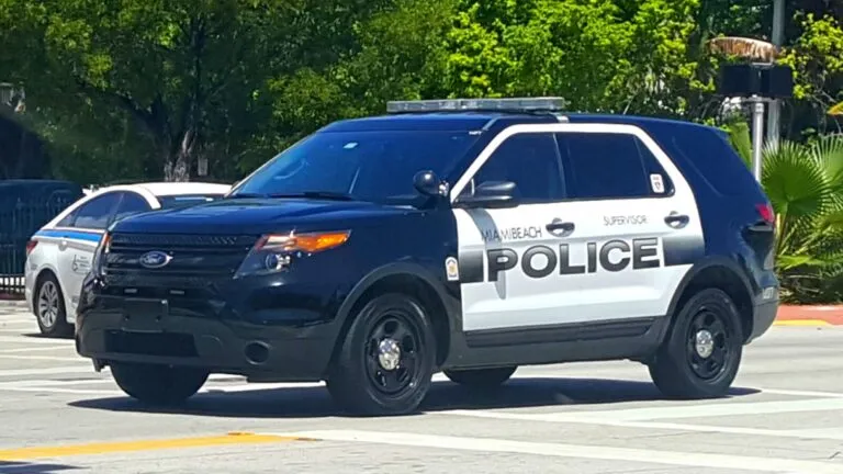 Apuñalamiento al azar en Miami Beach activa investigación policial y deja a un sospechoso detenido