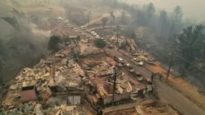 Chile enfrenta incendios forestales con estado de catástrofe y despliegue de brigadas de emergencia