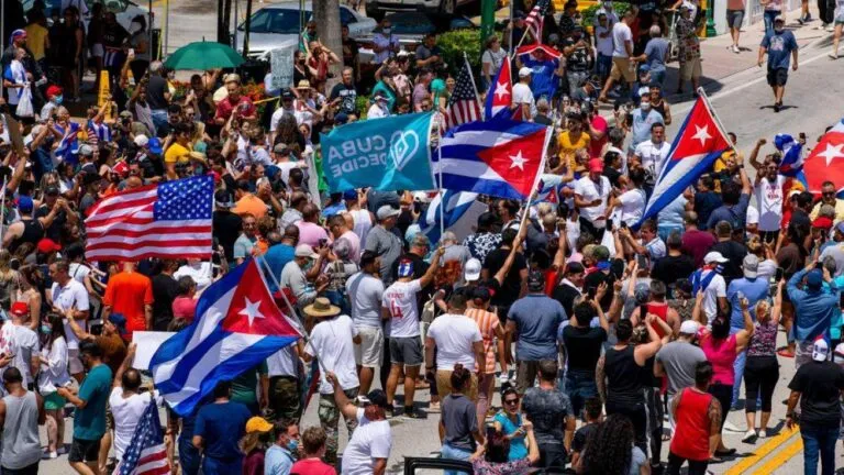 Cubanos en Florida enfrentan nuevo escenario migratorio