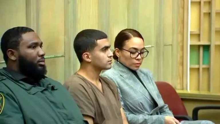 Derek Rosa se declara culpable por homicidio de su madre en un tribunal de Hialeah, Florida